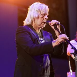 "Je n'annule pas, c'est important pour moi et pour les gens qui me suivent depuis si longtemps", a-t-il ainsi lancé

Le chanteur Renaud (Renaud Séchan) - Les amis musiciens de Renaud ont donné un concert à la Mairie du 13ème à Paris le 5 septembre 2024, en hommage au chanteur. © Coadic Guirec/Bestimage