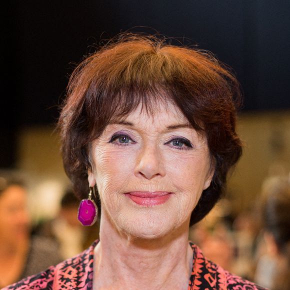"Puisque mes parents m’avaient laissée, j’avais décidé de ne pas avoir de descendants, je ne voulais m’attacher à rien" a-t-elle confié à Télé Star ce 17 mai.

Anny Duperey lors du Festival du livre de Paris le 24 avril 2022 à Paris, France. Photo par Nasser Berzane/ABACAPRESS.COM