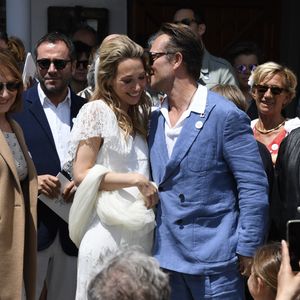 David Hallyday et Nathalie Baye lors du mariage de Laura Smet et Raphaël Lancrey-Javal à l'église Notre-Dame des Flots au Cap-Ferret le jour de l'anniversaire de son père Johnny Hallyday le 15 juin 2019.

Agence / Bestimage