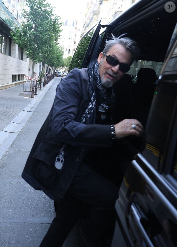 Des proches comme Vianney l’ont soutenu avec des chansons marquantes.

Florent Pagny quitte les studios RTL à Neuilly-sur-Seine le 2 Mai 2025. © Denis Guignebourg/BestImage