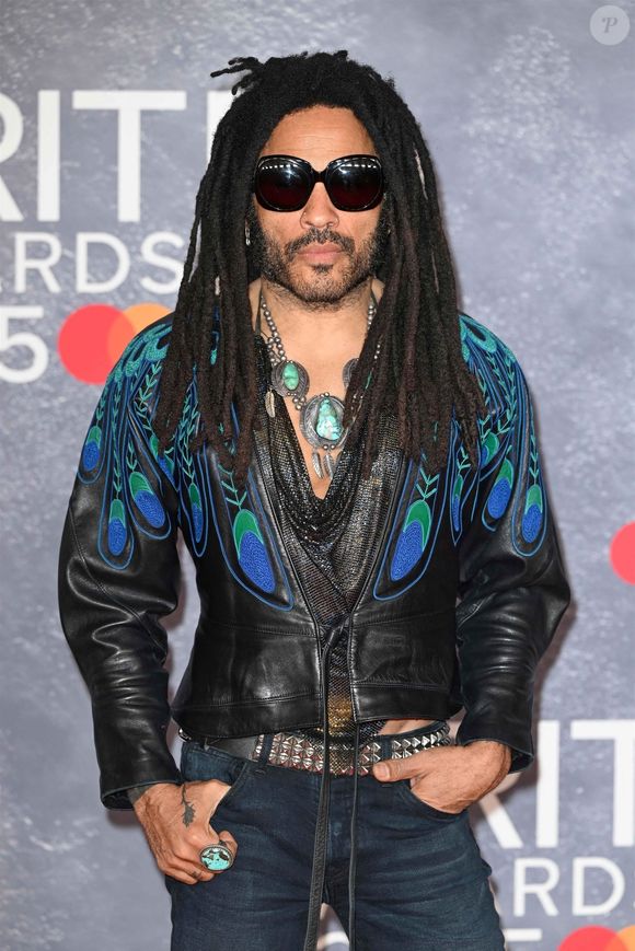 "Vanessa était la femme parfaite, mais elle est arrivée au mauvais moment. Je le regrette." ajoutait-il.

 London, UNITED KINGDOM  - Celebrities arrive at the The BRIT Awards 2025 at Intercontinental Hotel London - The O2 in London, England. © Backgrid Bestimage