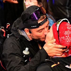 À peine la ligne franchie, la jeune femme s'est effondrée en larmes dans les bras de celui qu'elle vient d'épouser, Julien Georges, totalement submergée par l'effort monumental qu'elle venait d'accomplir.

Amandine Petit (9 heures et 3 minutes) et son mari Julien Georges à l'arrivée de la course MCC (40 kms) de l'UTMB (Ultra Trail du Mont Blanc) à Chamonix le 24 août 2026.

© Romain Doucelin / Bestimage