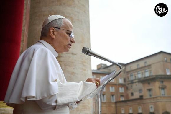 6 janvier 2026, Cité du Vatican : le pape Léon XIV lors de l’Angélus place Saint-Pierre, au Vatican. ANSA / Vatican Media. Photo fournie par le bureau de presse de Vatican Media, exclusivement destinée à l’illustration de contenus journalistiques. (Crédit photo : © ANSA via ZUMA Press / Bestimage)