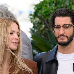 Virginie Efira et Pierre Niney au photocall de Parallel Tales au 79ème Festival de Cannes. Crédit photo : Doug Peters/Doug Peters.