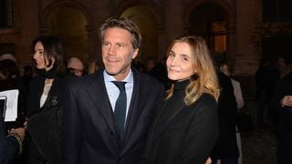 Clotilde Courau et Emmanuel Philibert de Savoie : une carte de voeux très moderne, leurs filles Victoria et Luisa enfin réunies !