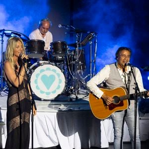 Isaure Le Faou a révélé être déjà l’heureuse maman de deux garçons : Augustin (12 ans) et Paul (9 ans). Elle a également admis avoir "toujours écrit des chansons, des livres". 

Exclusif - Laurent Voulzy et sa compagne Isaure Le Faou interprètent deux titres ensemble - Laurent Voulzy en concert sur la scène du théâtre de Verdure lors du 41ème Festival de Ramatuelle, le 9 août 2025.
© Cyril Bruneau / Bestimage