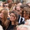 Candice, Félix, Alice et Roxane, les enfants de Nicolas Altmayer, unis pour honorer la mémoire de leur père à Paris