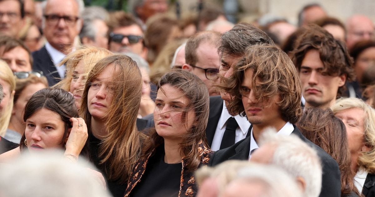 Candice, Félix, Alice et Roxane, les enfants de Nicolas Altmayer, unis pour honorer la mémoire de leur père à Paris