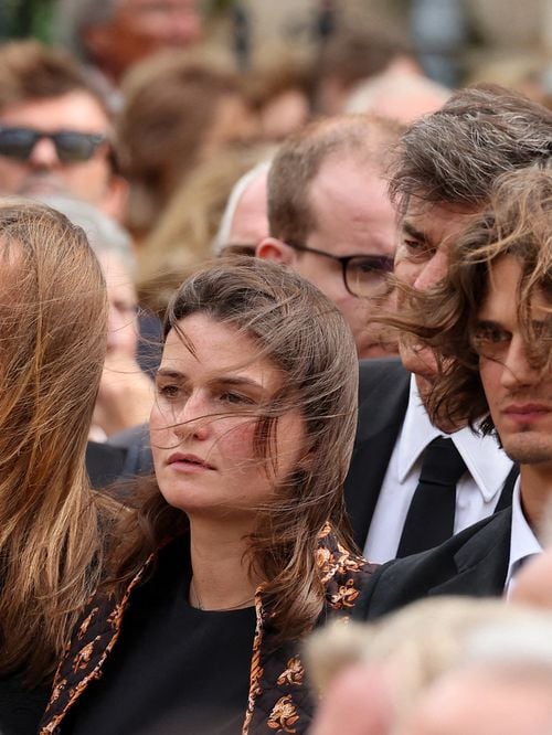 Candice, Félix, Alice et Roxane, les enfants de Nicolas Altmayer, unis pour honorer la mémoire de leur père à Paris