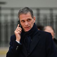 Le milliardaire Rodolphe Saadé perd encore des journalistes : deux figures de RMC acceptent la clause de cession après des années d'antenne