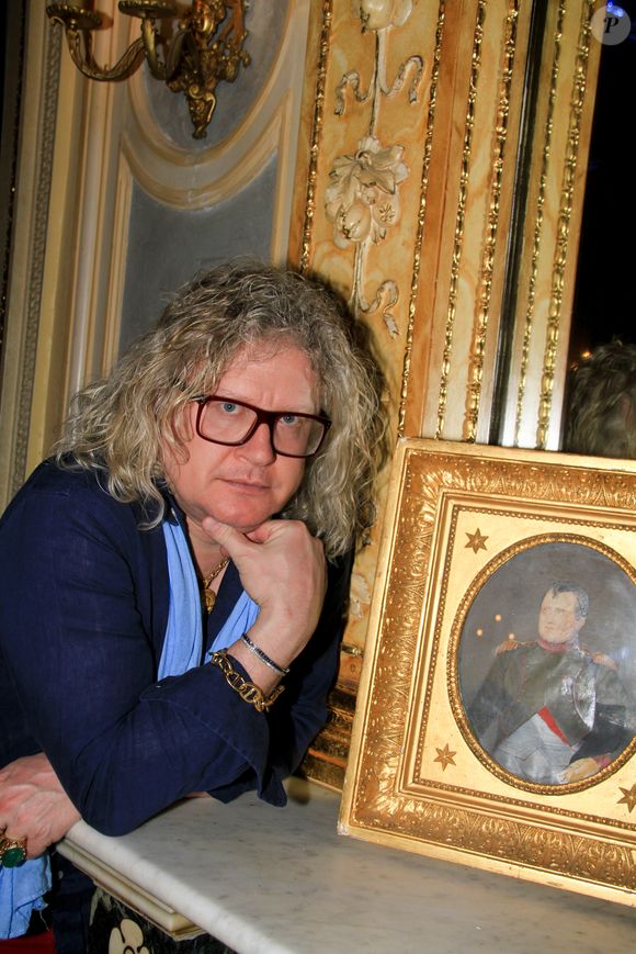 Exclusif - Pierre-Jean Chalençon fait sa cuisine au palais Vivienne pendant l'épidémie de coronavirus (COVID19) le 18 avril 2020.

© Philippe Baldini / Bestimage