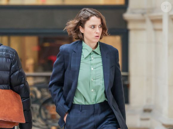 Les faits remontent à la période 2001-2004, alors qu’elle était âgée de 12 à 15 ans.

Adèle Haenel - Interuption de séance lors du procès en appel du réalisateur Christophe Ruggia accusé d'agressions sexuelles par Adèle Haenel reprend au palais de justice sur île de la Cité, chambre 2-5 de la cour d'appel de Paris, France, le 23 janvier 2026. © Julien Sarkissian/Bestimage