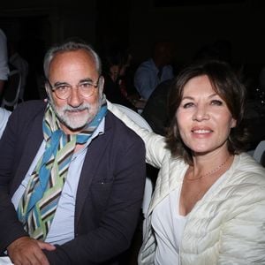C'est Antoine Duléry qui était à ses côtés.

Antoine Duléry et Mathilde Seigner - Soirée d'ouverture de la 3ème édition du Festival du Cinema Français et de la gastronomie d'Aix-les-Bains le 4 juin 2024. © Denis Guignebourg/BestImage