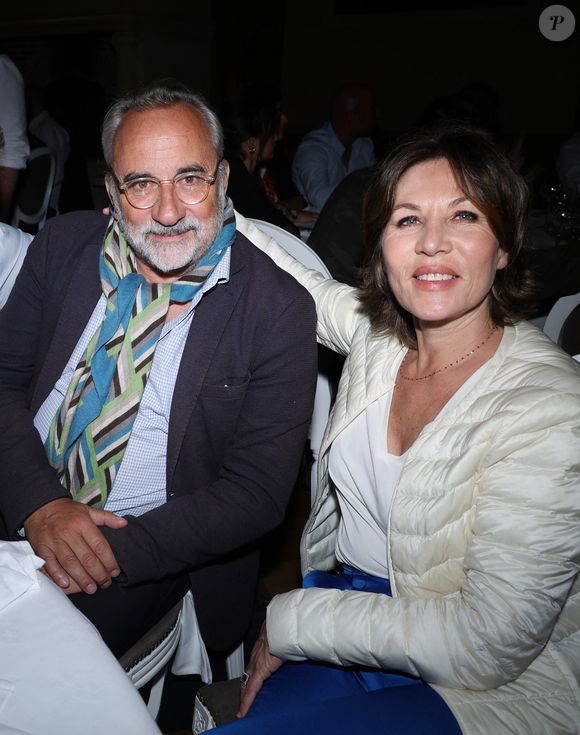 C'est Antoine Duléry qui était à ses côtés.

Antoine Duléry et Mathilde Seigner - Soirée d'ouverture de la 3ème édition du Festival du Cinema Français et de la gastronomie d'Aix-les-Bains le 4 juin 2024. © Denis Guignebourg/BestImage
