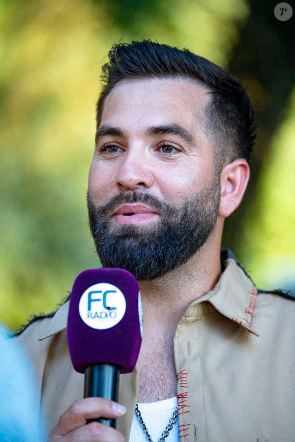 Interviewé dans l’émission "50 Mn Inside", Kendji Girac avait évoqué la force du lien qui l’unit à ses enfants et la manière dont ils lui avaient fait prendre conscience qu’il devait, à tout prix, exorciser ses démons après cette nuit qui aurait pu lui coûter la vie.

Kendji Girac en concert lors du festival de musique du Printemps de Perouges au Chateau de Saint-Maurice-de-Remens le 29 juin 2025. © Sandrine Thesillat / PsNewZ / Bestimage