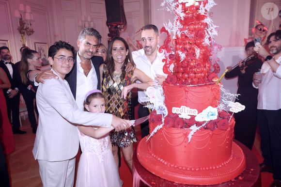 Laetitia Cohen-Skalli, entourée de sa famille, a accueilli ses invités avec chaleur avant de souffler les bougies du gâteau d'anniversaire.

Exclusif - Laetitia Cohen-Skalli (fondatrice de Redline) en famille - Soirée des 20 ans des bijoux Haute Couture "Redline" à l'hôtel Ritz le 25 juin 2025. © Rachid Bellak/Bestimage
