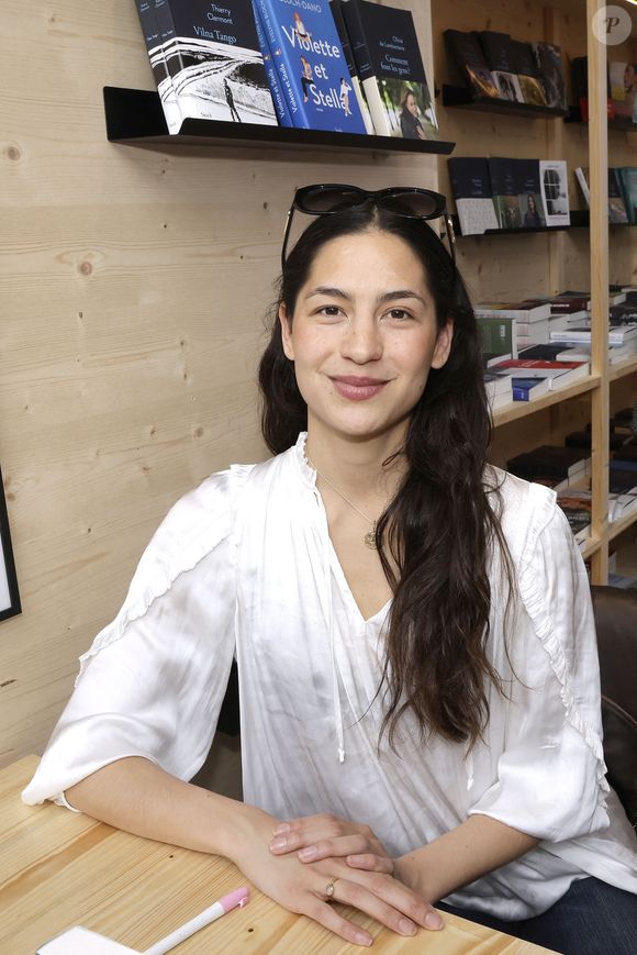 La jeune femme a sorti son nouveau roman "Une vague" le 19 mars dernier.

Line Papin - Festival du Livre de Paris 2025 au Grand Palais à Paris le 12 avril 2025.
© Cédric Perrin / Bestimage