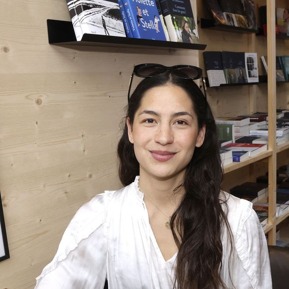 La jeune femme a sorti son nouveau roman "Une vague" le 19 mars dernier.

Line Papin - Festival du Livre de Paris 2025 au Grand Palais à Paris le 12 avril 2025.
© Cédric Perrin / Bestimage
