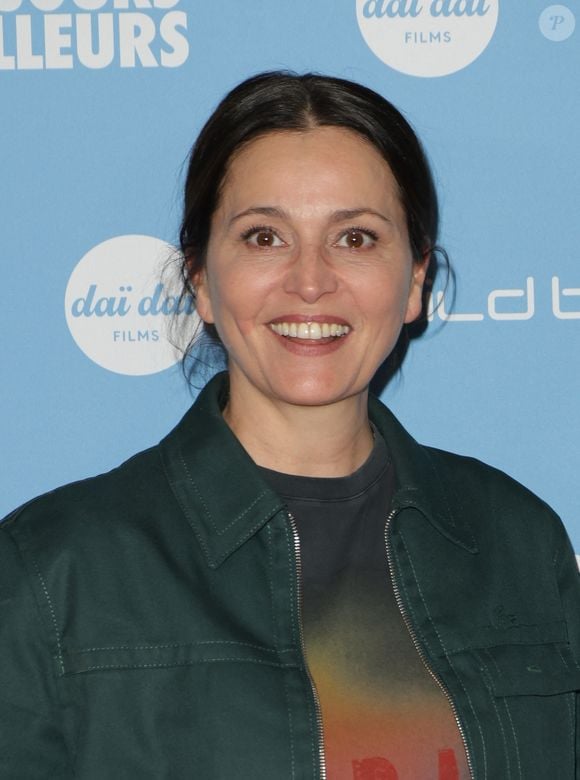 Anne Charrier (51 ans), elle, est actrice et vit en France. 

Anne Charrier - Avant-première du film "Des jours meilleurs" au cinéma Max Linder à Paris le 7 avril 2025. © Coadic Guirec/Bestimage