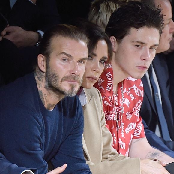 Les tensions s'intensifient chez la famille Beckham à cause de l'aîné de la famille, Brooklyn Beckham.

David Beckham, Victoria Beckham et leur fils Brooklyn Beckham assistant au défilé Louis Vuitton Homme lors de la semaine de la mode masculine de Paris automne/hiver à Paris. 

Photo : Aurore Marechal/ABACAPRESS.COM