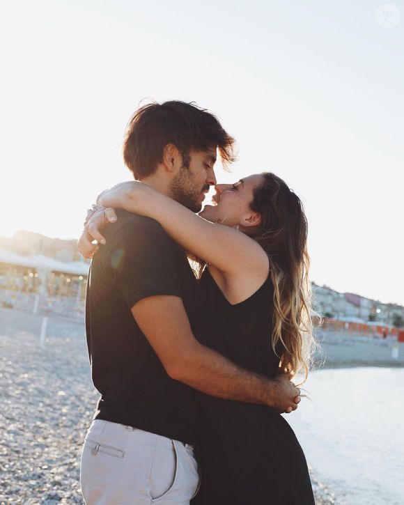 Candice, aventurière émérite de "Koh-Lanta", file le parfait amour avec Jérémy, lui aussi apprenti Robinson rencontré sur le tournage.