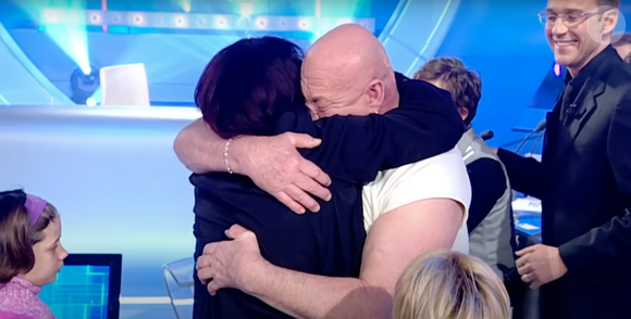 Toutes nos condoléances et pensées vont à sa famille et ses proches. 

Pierre Chevalier, "Monsieur Propre", retrouve sa fille sur le plateau de l'émission "Sans aucun doute" en 2008 sur TF1