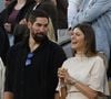 Pour ce faire, l'ancien handballeur et son épouse ont réuni leurs plus proches dans le Languedoc-Roussillon. 

Nikola Karabatic et sa femme Géraldine Pillet à la soirée "Gael & Friends" à Roland Garros sur le court Philippe Chatrier à Paris le 21 mai 2026.

© Marc Ausset-Lacroix/Bestimage