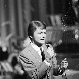 La dernière demeure parisienne de Claude Français, est à vendre.

Archives -En France, Claude François le 8 avril 1966.