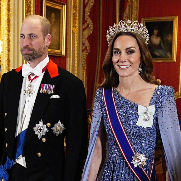 Kate et William partagent une photo inédite avec leurs trois enfants pour Noël

Le prince William, prince de Galles, et Catherine (Kate) Middleton, princesse de Galles) lors du banquet d'Etat au château de Windsor en l'honneur de la visite officielle de Frank-Walter Steinmeier (Président fédéral de l'Allemagne) et sa femme Elke Büdenbender au Royaume-Uni. Windsor

Aaron Chown / PA Photos / Bestimage