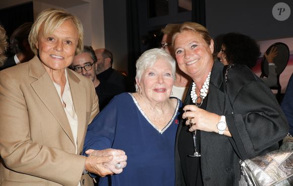 Ce mardi 11 février, elle a révélé pourquoi, par l'intermédiaire d'un message posté sur son compte X 

Exclusif -  Muriel Robin, Line Renaud et Marina Carrère d'Encausse - 6ème remise du prix "Fonds de dotation Line Renaud-Loulou Gasté" pour la recherche médicale à la Maison de la Recherche à Paris le 25 novembre 2024.