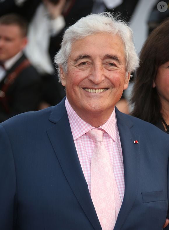 Jean-Loup Dabadie à la montée des marches du film "Nelyubov (Faute d'amour)" lors du 70ème Festival International du Film de Cannes, le 18 mai 2017.
© Denis Guignebourg/Bestimage