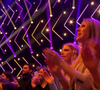 Ce serait Emmanuel Moire pour Elodie Poux. Et Garou pour Chantal Ladesou, qui pense toutefois elle aussi à Emmanuelle Moire. Il a été sauvé à l'issue de son premier passage.
Le Bison, Deuxième prime de "Mask Singer", capture d'écran TF1