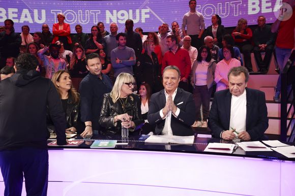 Exclusif - Valérie Benaim, Raymond Aabou, Christine Bravo, Fabien Lecoeuvre, Michel Mary, sur le plateau de "Tout Beau, Tout N9uf - TBT9" présentée par C.Hanouna, et diffusée en direct sur W9, Paris, France, le 26 janvier 2026. © Jack Tribeca / Bestimage