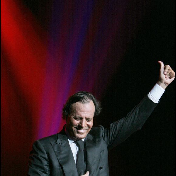Julio Iglesias à l'Olympia. COADIC GUIREC / BESTIMAGE