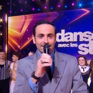 "Vous l'avez compris, si on fait le tour, je fais l'appel, il manque Lucie ce soir, qui est dans l'incapacité de danser", a déclaré en direct Camille Combal

Prime de "Danse avec les stars" sur TF1, le 3 avril 2026.