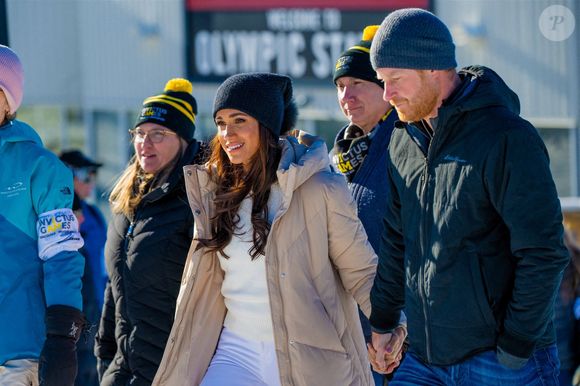 Le prince Harry, duc de Sussex et Meghan Markle, duchesse de Sussex, en visite au camp d'entrainement des athlètes des Invictus Games 2024 à Whistler en Colombie Britannique, le 14 février 2024. Backgrid USA / Bestimage