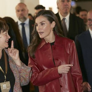 Et lorsqu'elle est interrogée sur cette journée de grève qu'elle semble s'octroyer chaque année, la femme du roi Felipe VI indique seulement un "hasard de calendrier".

Le roi Felipe VI d'Espagne et la reine Letizia assistent à l'inauguration de la 44ème édition de la foire internationale d'art contemporain Arco à Madrid le 5 mars 2025 Dana Press / Bestimage