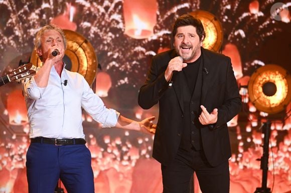Exclusif - Patrick Fiori et le groupe Eppò lors de l'enregistrement de l'émission Vivement dimanche au studio Rive gauche, présentée par M.Drucker, diffusée sur France 3 le 17 mai 2026, à Paris, France, le 21 avril 2026. © Guillaume Gaffiot/Bestimage