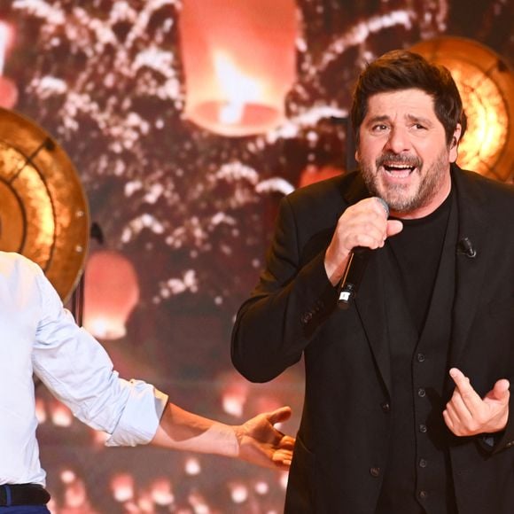 Exclusif - Patrick Fiori et le groupe Eppò lors de l'enregistrement de l'émission Vivement dimanche au studio Rive gauche, présentée par M.Drucker, diffusée sur France 3 le 17 mai 2026, à Paris, France, le 21 avril 2026. © Guillaume Gaffiot/Bestimage