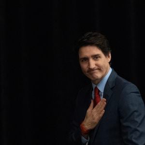 L'ancien Premier ministre Justin Trudeau quitte la scène après avoir pris la parole lors du Forum national sur la lutte contre l’antisémitisme, le jeudi 6 mars 2025 à Ottawa. © Adrian Wyld/The Canadian Press via ZUMA Press