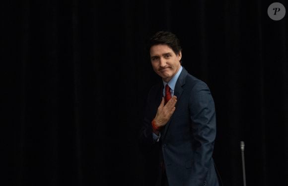 L'ancien Premier ministre Justin Trudeau quitte la scène après avoir pris la parole lors du Forum national sur la lutte contre l’antisémitisme, le jeudi 6 mars 2025 à Ottawa. © Adrian Wyld/The Canadian Press via ZUMA Press