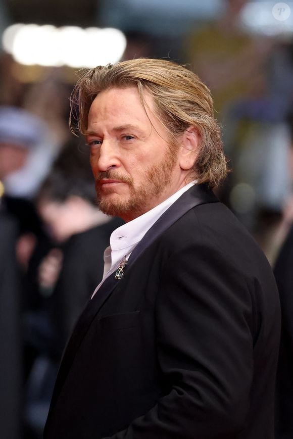 Benoît Magimel - Descente des marches du film " Histoires de la nuit " lors du 79ème Festival International du Film de Cannes, le 22 mai 2026. © Jacovides-Moreau / Bestimage