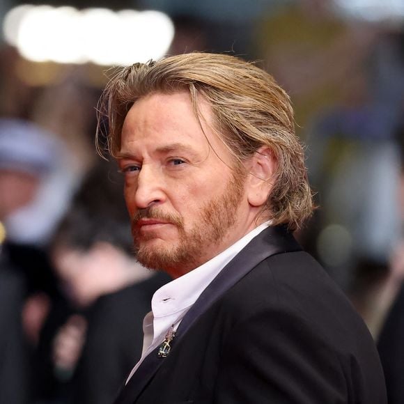 Benoît Magimel - Descente des marches du film " Histoires de la nuit " lors du 79ème Festival International du Film de Cannes, le 22 mai 2026. © Jacovides-Moreau / Bestimage