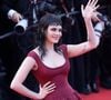 S'il y a quelques semaines à peine, le 6 mai 2025, Cara Delevingne s'était pointée avec une crinière blonde lors de l'avant-première du film "Ocean with David Attenbrough", à Londres, elle a opté pour un changement radical, pour sa venue sur la Croisette.
Cara Delevingne - Montée des marches du film "The history of sound" lors du 78ème Festival International du Film de Cannes, au Palais des Festivals à Cannes. Le 21 mai 2025. © Jacovides-Moreau / Bestimage
