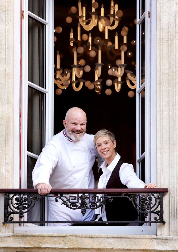 Exclusif - Le célèbre chef étoilé Philippe Etchebest et sa femme Dominique ouvrent un nouveau restaurant "La maison Nouvelle" dans le quartier très branché des Chartrons à Bordeaux, France, le 21 janvier 2022. © Fabien Cottereau/Bestimage