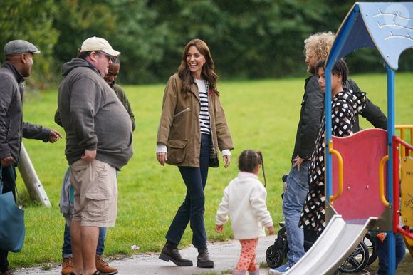 La princesse de Galles participe à une marche des pères dans le parc local lors d'une visite à "Dadvengers", une communauté pour les pères et leurs enfants, à Arnos Grove, au nord de Londres, afin de souligner le rôle important que jouent les pères dans les premières années de vie de leurs enfants, dans le cadre de sa campagne "Shaping Us" (Nous façonner) sur la petite enfance. Mercredi 1er novembre 2023. Photo de Yui Mok/PA Wire/ABACAPRESS.COM