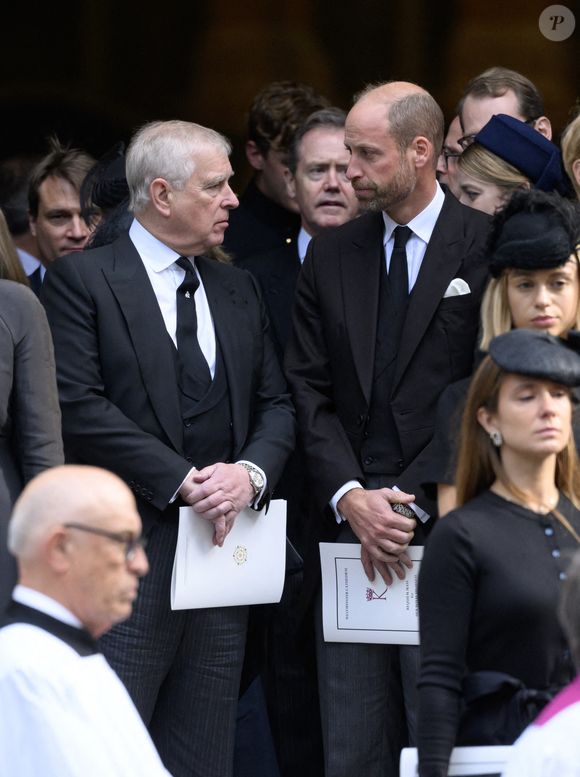 Son oncle est accusé par l'une des victimes de trafic sexuel du millardaire

Le prince Andrew, le duc d'York et le prince William, le prince de Galles aux funérailles de la duchesse de Kent, cathédrale de Westminster. Londres, Royaume-Uni. 16 septembre 2025. Photo by Doug Peters/EMPICS/ABACAPRESS.COM