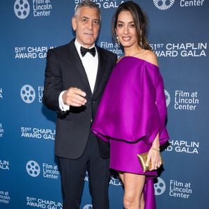 De nombreux visiteurs ne manquent pas d'immortaliser ces ruelles pittoresques au charme fou, ornées de plantes grimpantes, de pots en terre cuite et de vieilles portes traditionnelles.
George Clooney et Amal Clooney au 51e Chaplin Award au Lincoln Center le 27 avril 2026 à New York City.
STARMAX / BESTIMAGE