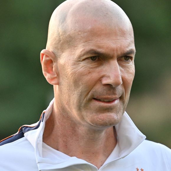 Zinedine Zidane - Entraînement de l'équipe de France en préparation de la Ligue des nations de l'UEFA 2026 au Centre national de Clairefontaine © Christian Liewig/Bestimage