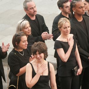 Thierry Ardisson est décédé le 14 juillet 2025, laissant derrière lui une image complexe mêlant provocation médiatique et intimité familiale. 

Patrick Ardisson, Manon Ardisson, Ninon Ardisson, Audrey Crespo-Mara, son fils Sekou, Gaston Ardisson et sa compagne - Sorties des obsèques de Thierry Ardisson en l’église Saint-Roch de Paris, France. © Bestimage